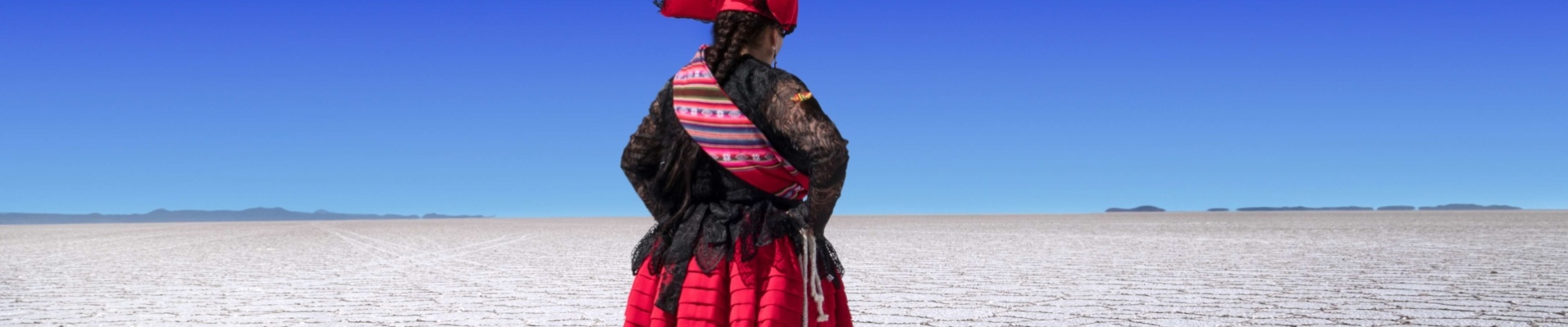 femme-salar-uyuni-bolivie