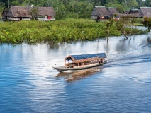 bateau-pirogue-fleuve-amazone-perou