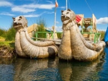 bateaux-traditionnels-lac-titicaca-perou