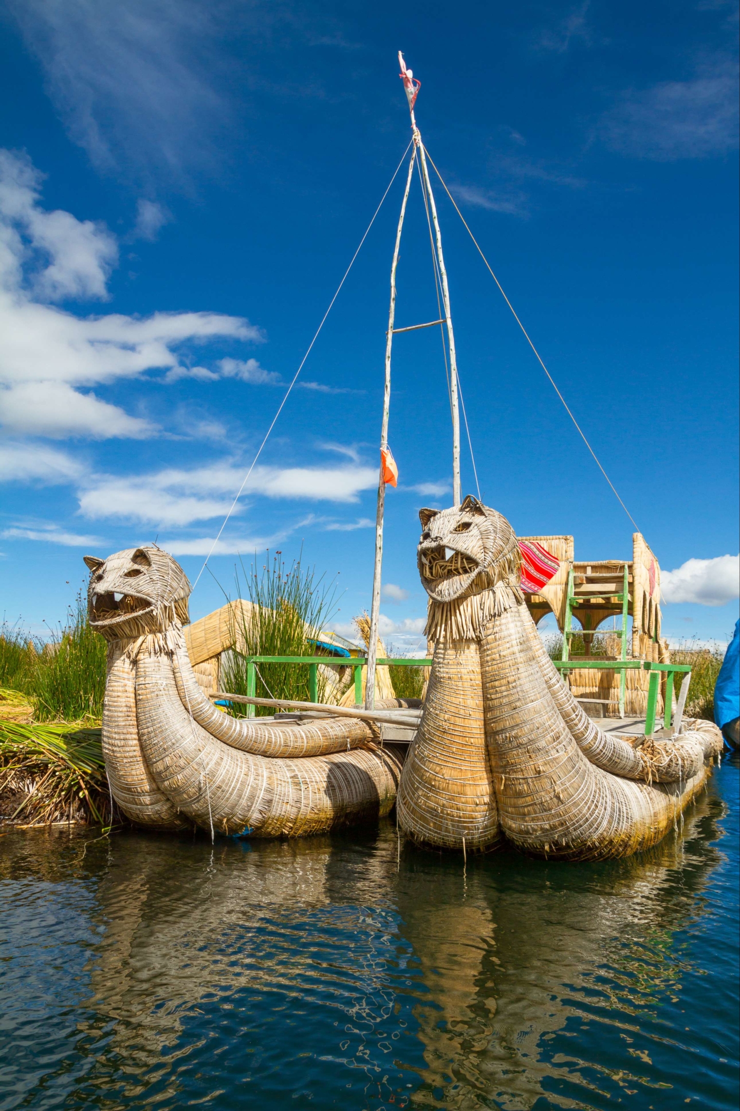bateaux-traditionnels-lac-titicaca-perou