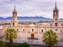 cathedrale-arequipa-montagne-perou