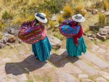 deux-femmes-lac-titicaca-perou