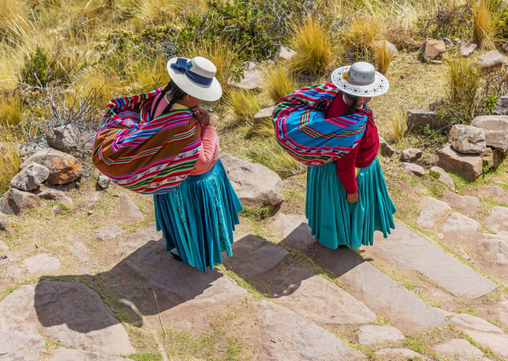 deux-femmes-lac-titicaca-perou