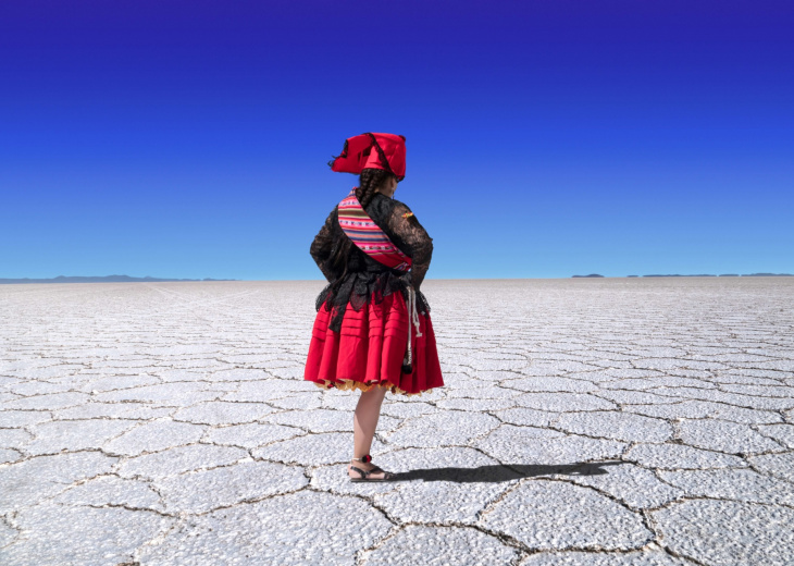 femme-salar-uyuni-bolivie