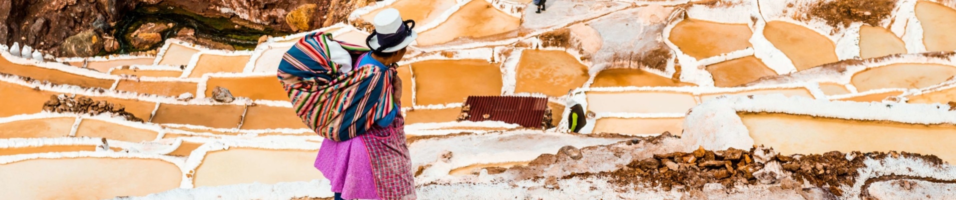 Salinas de Maras, femme péruvienne, Vallée Sacrée des Incas