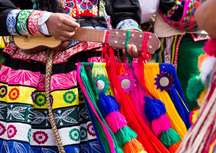 Danseurs Péruviens en costume traditionnel