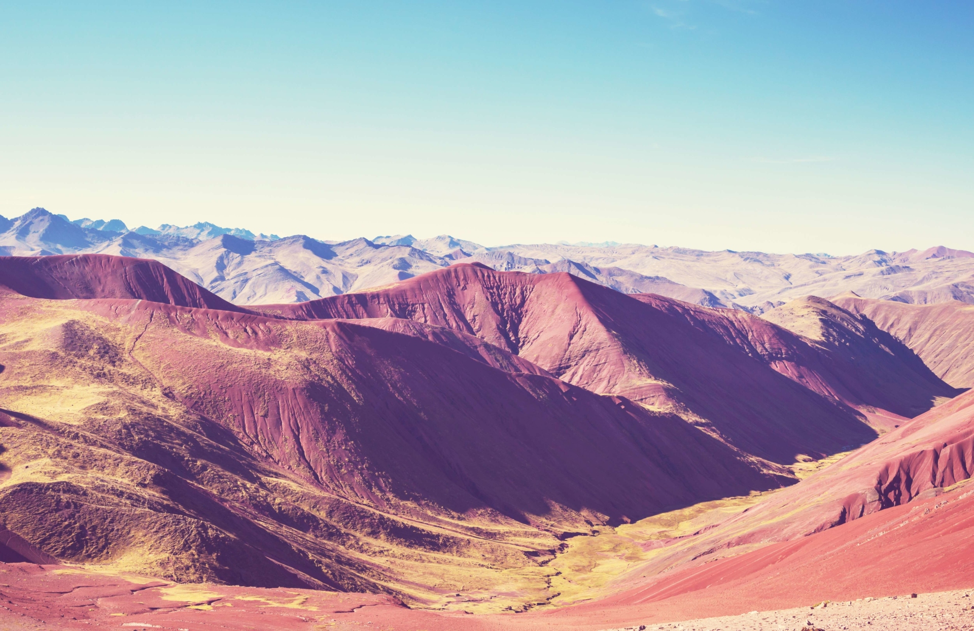 paysage-montages-vallee-rouge-perou