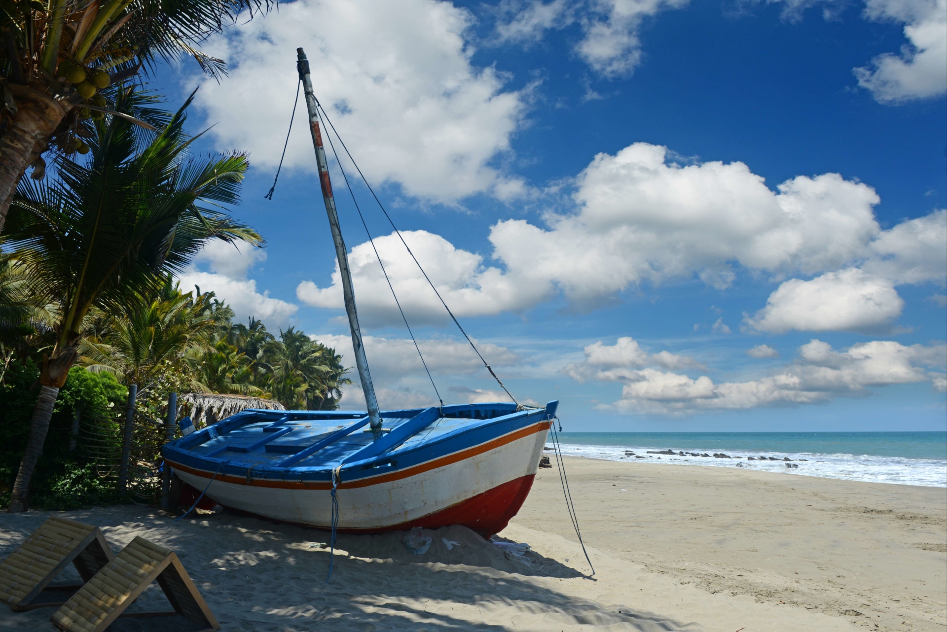 Vue sur un bateau, bord de mer, plage,Pérou