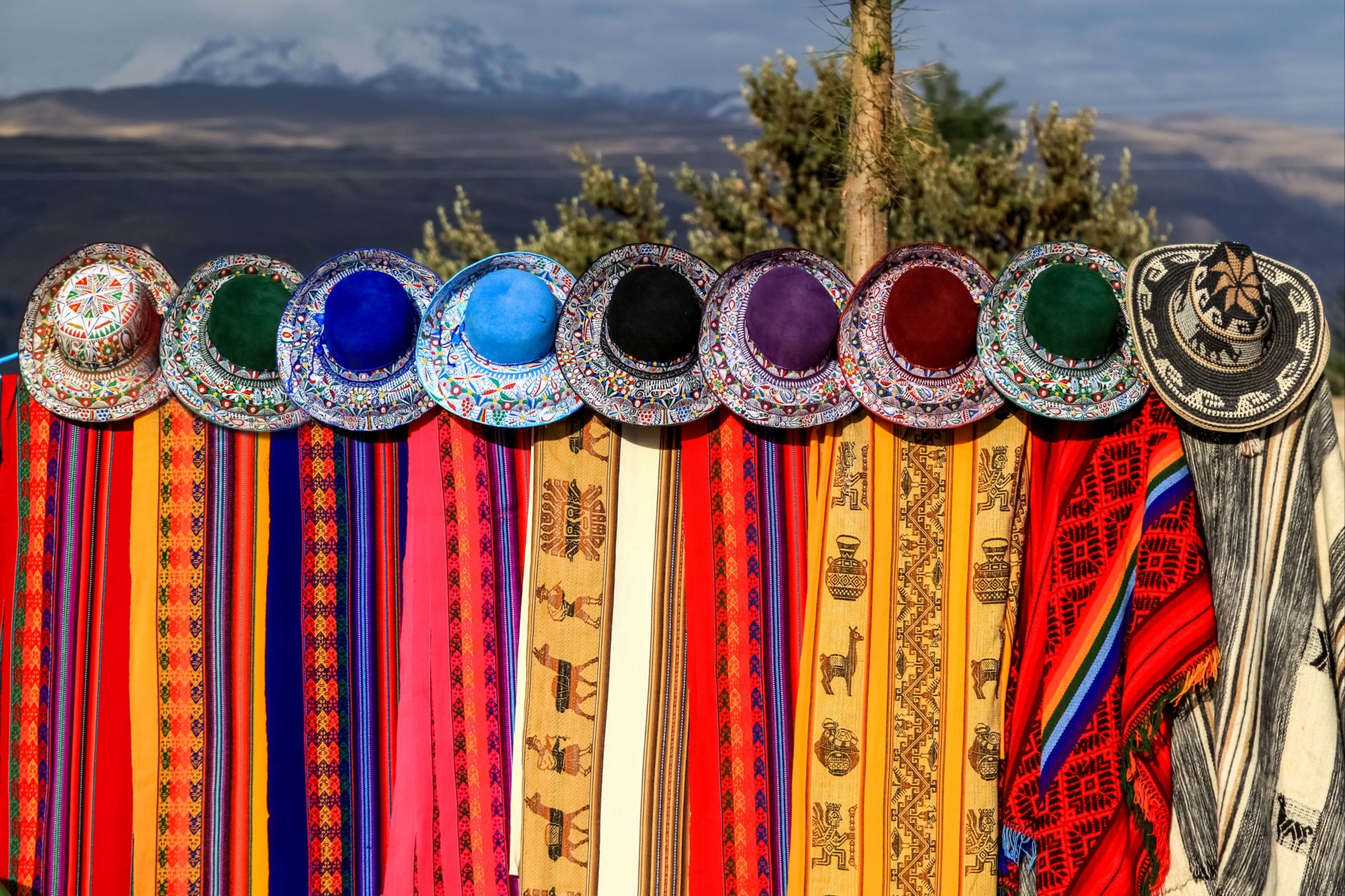 tradition-chapeaux-tissu-peruvien
